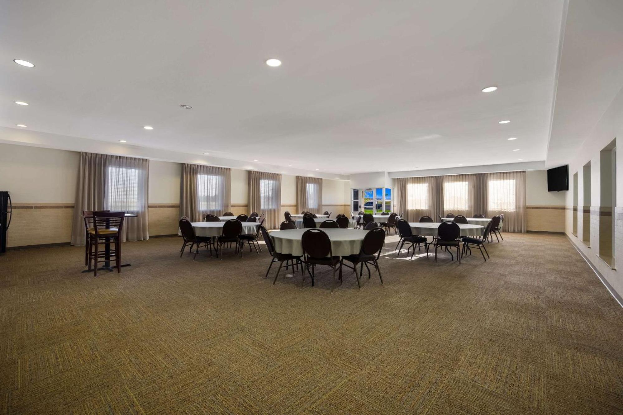 Sleep Inn & Suites Colby Esterno foto