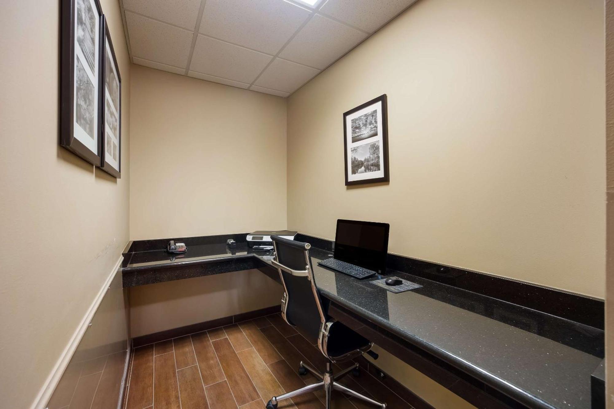 Sleep Inn & Suites Colby Esterno foto